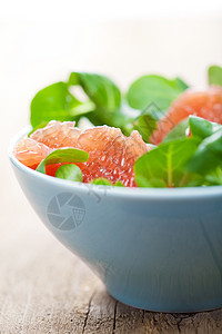 新鲜沙拉加葡萄汁蔬菜柚子盘子菠菜木头叶子食物营养美食维生素图片
