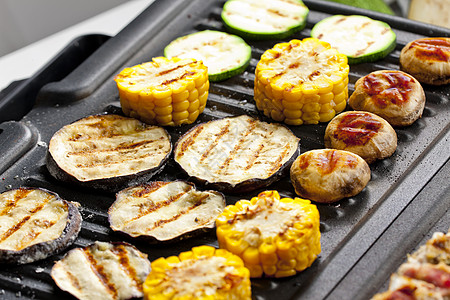 电烤炉上的蔬菜玉米电烤箱食物厨具美食茄子烧烤炙烤炊具营养图片