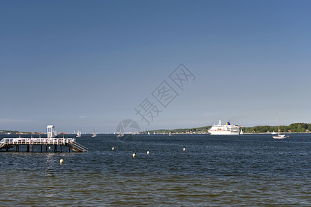 基尔港船舶旅行邮轮航程蓝色港口旅游舷梯白色游轮图片
