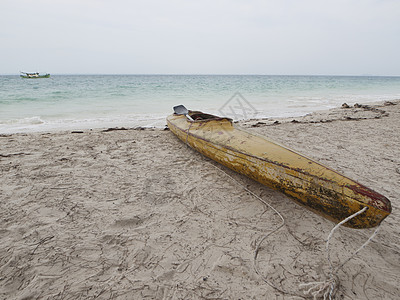 海滩上的独木舟海洋皮艇运动细绳海景地平线海岸柔佛热带运输图片