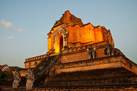 泰国清迈 吉迪卢安寺极好塔达寺庙图片