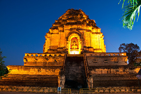 伟大的塔塔瓦切迪卢安寺宗教地标佛塔建筑建筑学城市石头佛教徒蓝色寺庙图片