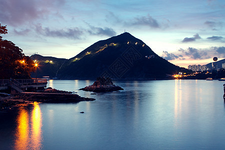 日出在湖上风景鸟羽码头棉兰乡村旅行农村村庄图片