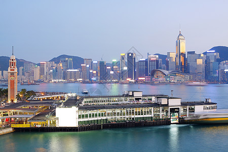 香港现代城市渡船晴天地标旅游中心蓝色海洋商业摩天大楼办公室图片