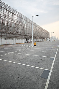 大型编号大号空间停车场天空公园线条汽车日落白色数字红色建筑蓝色图片