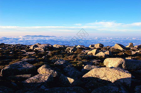 云层场景天气日落阳光风景岩石多云戏剧性蓝色晴天图片