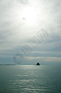 太阳在海平面上空日落阳光海景海浪蓝色热带地平线天空磁盘天气图片