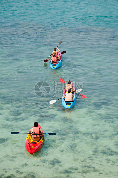 皮划艇血管运输行动男人冒险导航爱好闲暇活动运动员图片