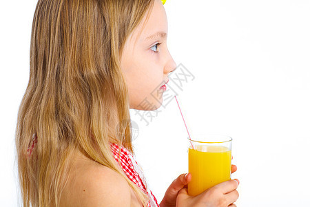 小女孩喝橘子汁的肖像女士食物幸福头发女性玻璃童年稻草眼睛快乐背景图片