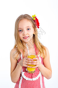小女孩喝橘子汁的肖像女士女性稻草花蜜幸福茶点眼睛快乐女孩童年背景图片