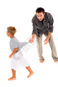 父亲与儿子一起玩男人两个人两人男生休闲装孩子家庭图片
