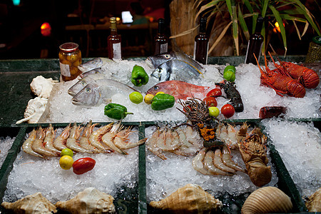 餐馆的海鲜烹饪食物乌贼展示茶点午餐晚餐海洋柠檬贝类图片
