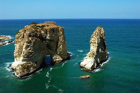 黎巴嫩贝鲁特鸽子岩鸽子编队石灰石地质学海景悬崖首都洞穴旅行天空图片