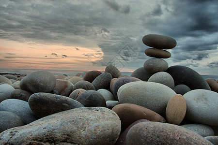 沙砂石文摘平衡精神纹理圆形海滩石头头脑海岸专注图片
