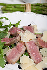 泡菜沙拉和干酪牛肉香醋食物鱼片餐厅美食午餐营养饮食迷迭香绿色图片