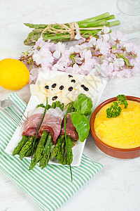 带斑点的paragus饮食美食烹饪食物盘子火腿白色草本植物午餐熏肉图片