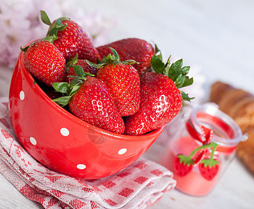 草莓季节活力种子甜点食物羊角营养绿色浆果茶点图片