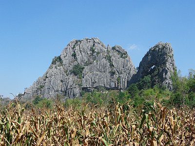 泰国的岩峰山公园游客风景天空沙漠悬崖墙纸岩石地质学编队图片