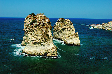 黎巴嫩贝鲁特鸽子岩石灰石旅行天空波浪地平线蓝色假期岩石地质学旅游图片
