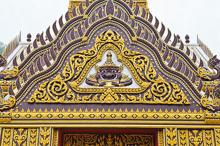 原装饰的寺庙屋顶详情旅游宗教蓝色瓷砖建筑建造旅行对角线佛法金子图片