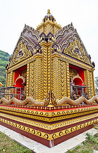 原装饰的寺庙屋顶详情旅游地标边缘建造宗教文化对角线旅行金子建筑图片