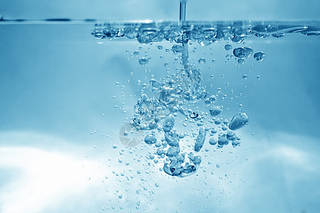 水泡沫背景蓝色飞溅流动海浪框架温泉涟漪溪流速度液体图片