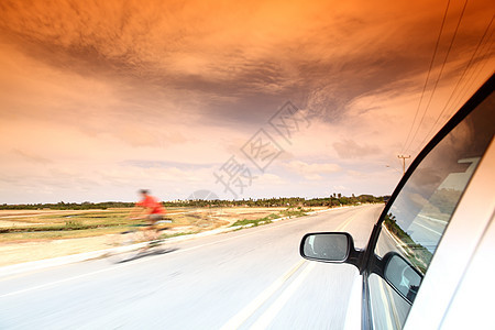 驾驶旅行蓝色运动天空速度爬坡风景镜子街道交通图片
