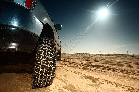 沙漠卡车蓝色驾驶越野车海滩插图沙漠旅行太阳地形车轮图片