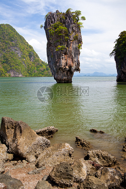 美丽的热带大热带宝石天空森林岩石海岸旅行异国蓝色海浪石头情调图片