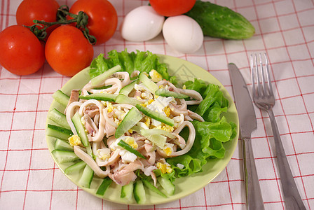 番茄沙拉加鸡蛋香料美食茶点蔬菜绿色沙拉鱿鱼文化午餐海鲜图片