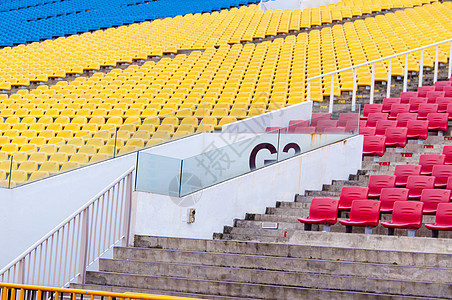 色彩多彩档体育场运动足球建筑学椅子塑料观众摊位游戏长椅图片