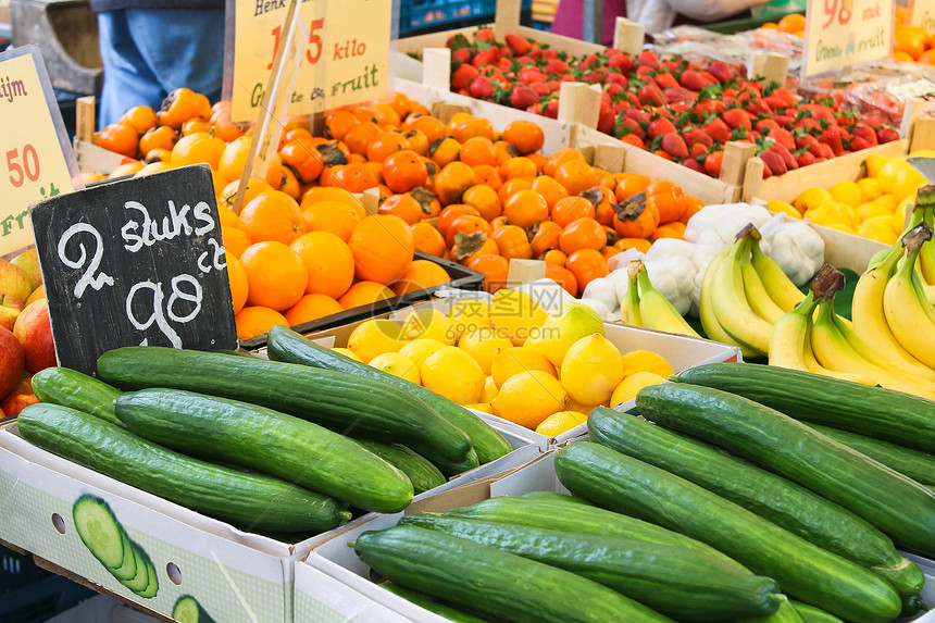 市场上的水果和蔬菜摊位奇异果饮食食物叶子店铺营养美食商业价格产品图片