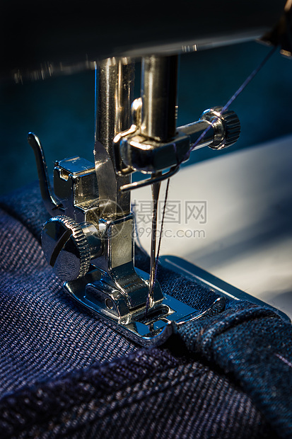 缝纫机线程金属拼接生产女裁缝裙子工艺纺织品爱好缝纫图片