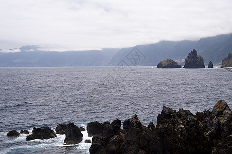 马 提拉岩石泡沫小岛蓝色海岸火山悬崖山脉水池海洋图片