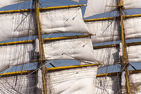 航行帆船蓝色海洋风帆航程船舶绳索旅行海事导航船运图片