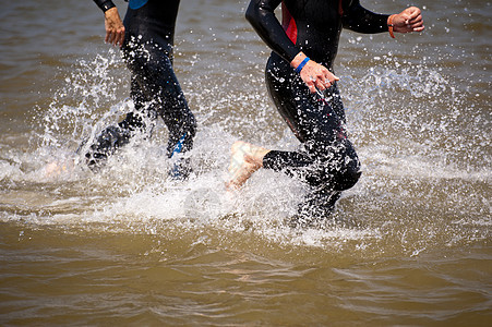 Triathlon 三角体飞溅海岸竞技乐趣游泳铁人跑步赛事赛车趣味图片