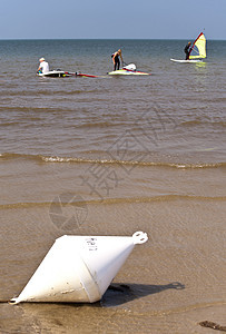 冲浪浮标乐趣沿岸趣味风筝运动航行运动员海岸海滩图片