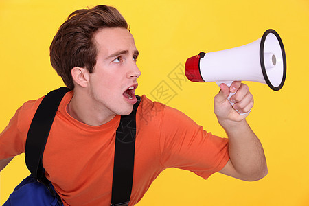 男人用扩音器喊叫噪音关节吼叫讲话说话公告播送寻址发声扬声器图片