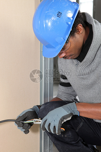修理电线的电机金属安装男人灰色剥离风镜建造建筑力量建设者图片