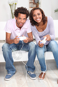 玩电脑游戏的情侣生活表亲乐趣游戏电脑女士房子房间男人丈夫图片
