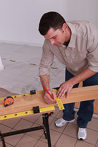 进行测量的木匠承包商合同木工卷尺床单铅笔统治者磁带建造零售商图片
