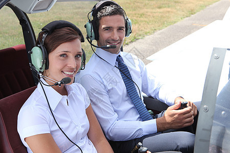 轻型飞机驾驶舱的男男女女旅行人士航空耳机队长个人女性商务天线管理人员图片