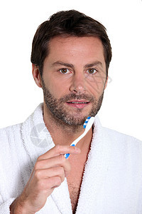 带牙刷的人呼吸口腔洗手间卫生间微笑刷子浴室父亲牙膏牙齿图片