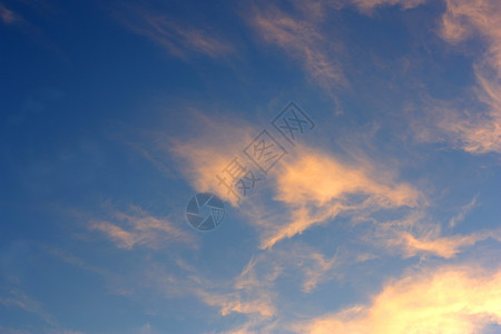 夜空与抽象云彩城市蓝色天堂阳光日落天气太阳海浪红色橙子图片