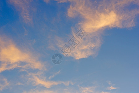 夜空与抽象云彩飞行城市天空天堂阳光蓝色场景天气日落黄色图片