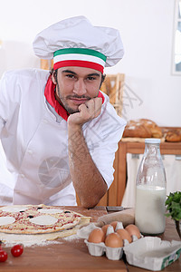 意大利大厨绿色胡须棕色夹克厨师帽子牛奶外套白色头发图片