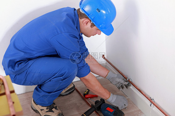 管道安装管工匠靴子蓝色头发修理地面建设者加热钻头工作服图片