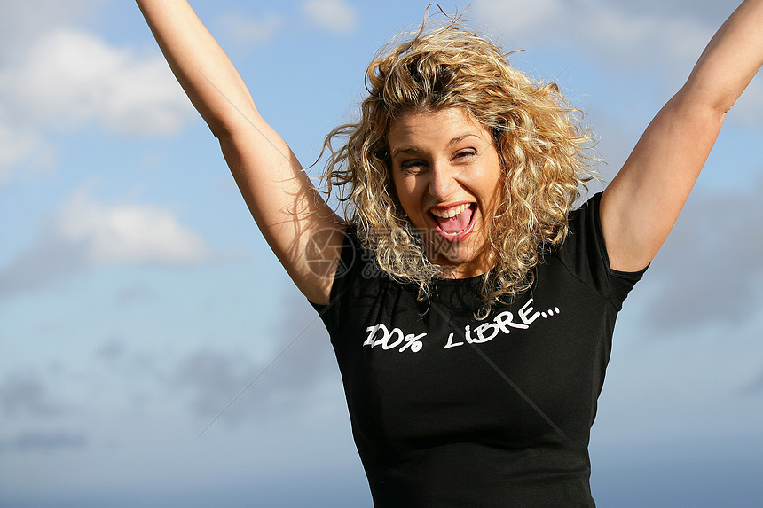 快乐的女士大喊高清图片下载正版图片321245705摄图网