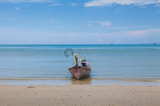 大海和船海滩旅游热带天空假期风景海岸支撑场景岩石图片