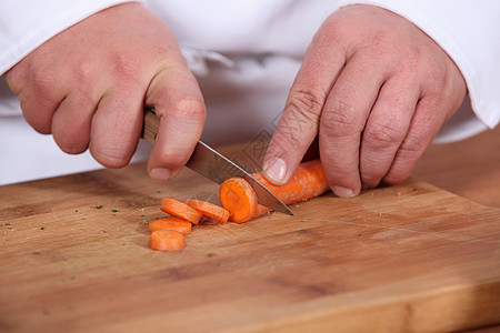 烹煮胡萝卜地方水果手指菜肴美食男人工作室厨师烹饪男性图片